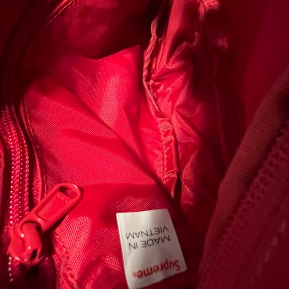 SUPREME Waist Bag - Picture 2 of 3